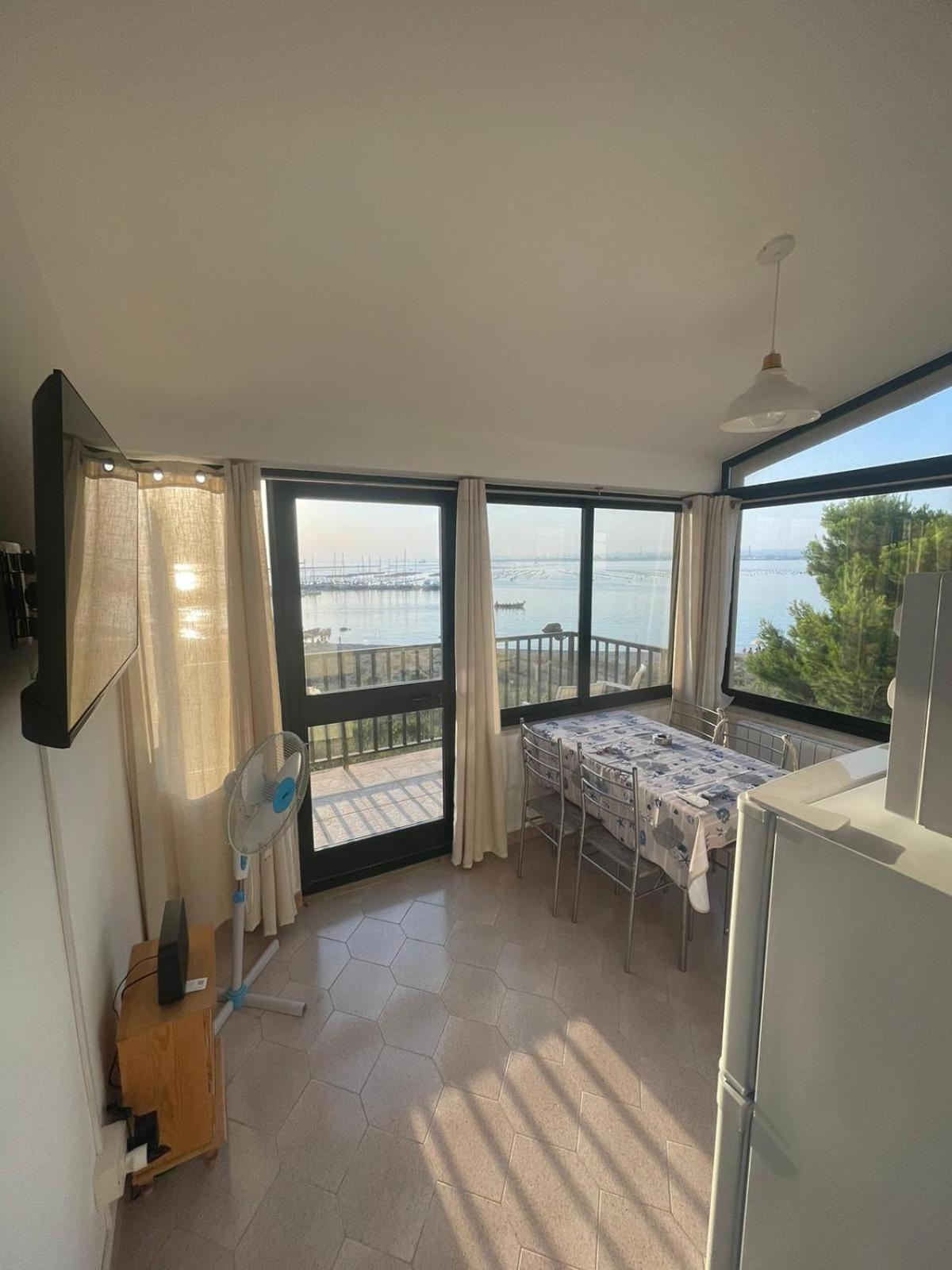 Besanvito - Sea Apartments Taranto Esterno foto